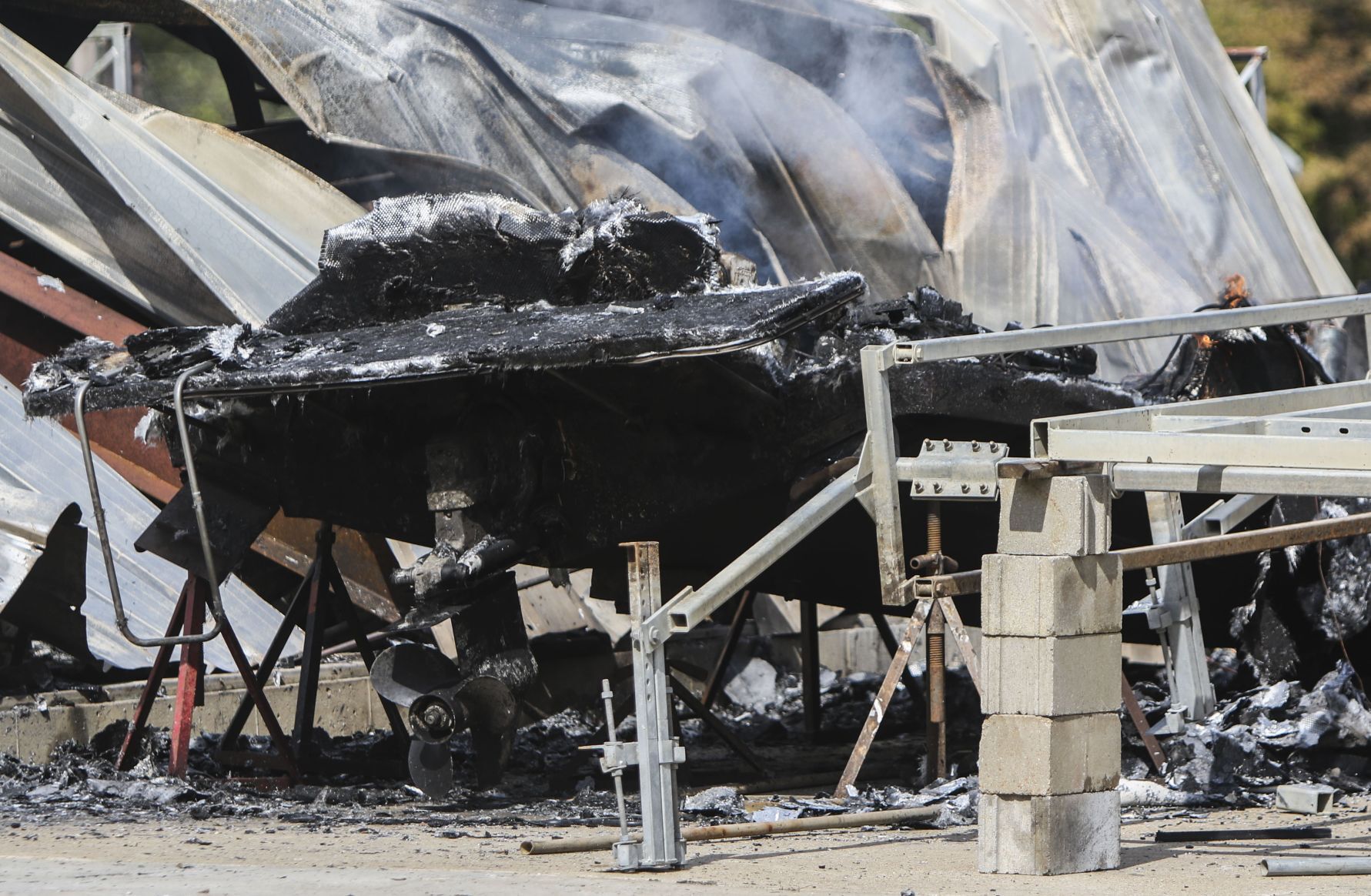 201008_CB_Boat Fire_03